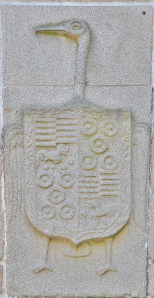 Foto: Escudo en una fachada - Pontevedra (Galicia), España
