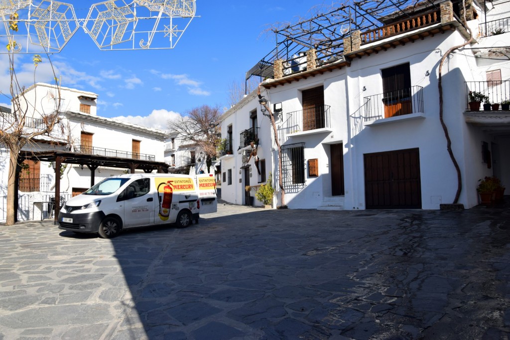 Foto: Plaza Panteón Viejo - Capileira (Granada), España