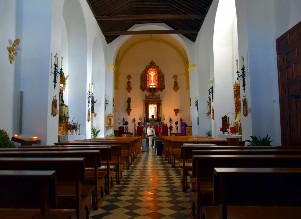 Foto: Pasillo central hasta el Altar - Capileira (Granada), España