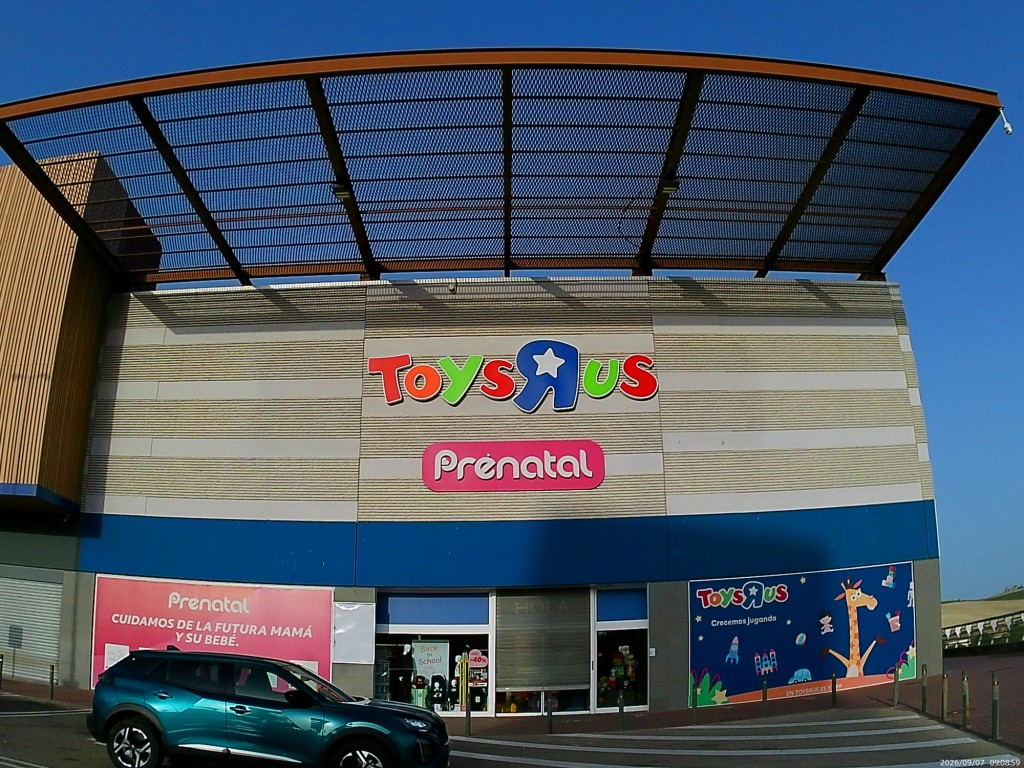Foto: Toysrus en Luz Shopping Area sur - Jerez de la Frontera (Cádiz), España