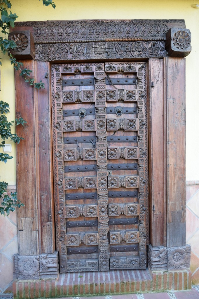 Foto: Puerta bien trabajada - Marbella (Málaga), España