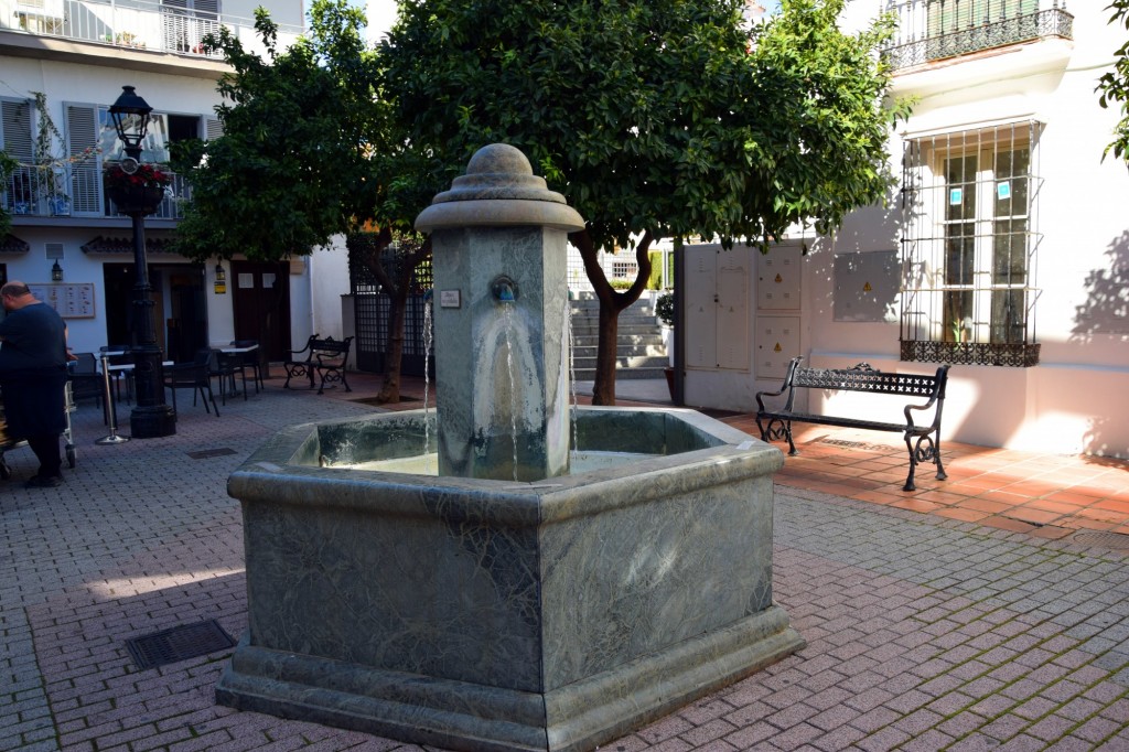 Foto: Plaza Practicante Manuel Cantos - Marbella (Málaga), España
