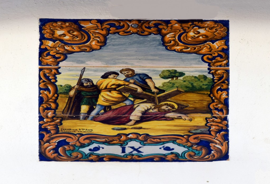 Foto: Novena estación del Vía Cricis, en cerámica en el patio de la  Ermita - Alcalá de los Gazules (Cádiz), España