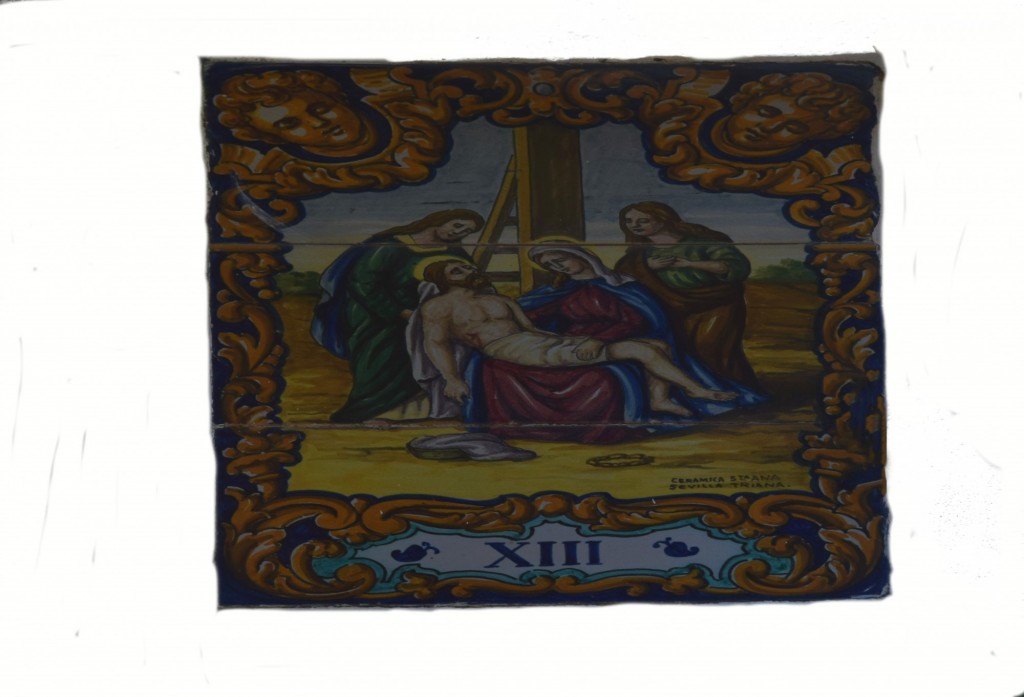 Foto: Treceava estación del Vía Cricis, en cerámica en el patio de la Hermita - Alcalá de los Gazules (Cádiz), España