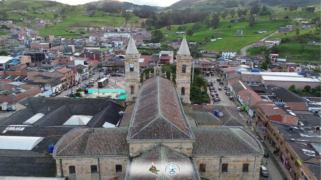 Foto: Iglesia San Juan Bautista de Villapinzón - Villapinzón (Cundinamarca), Colombia