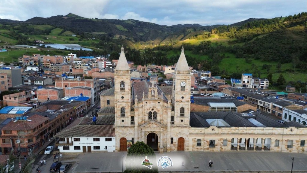 Foto: Iglesia San Juan Bautista de Villapinzón - Villapinzón (Cundinamarca), Colombia