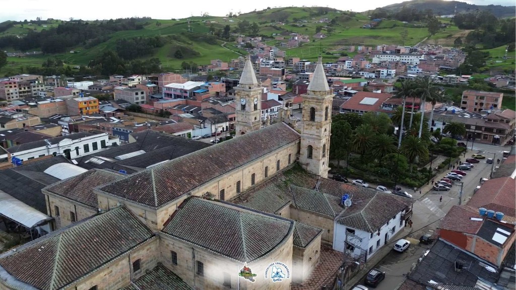Foto: Iglesia San Juan Bautista de Villapinzón - Villapinzón (Cundinamarca), Colombia