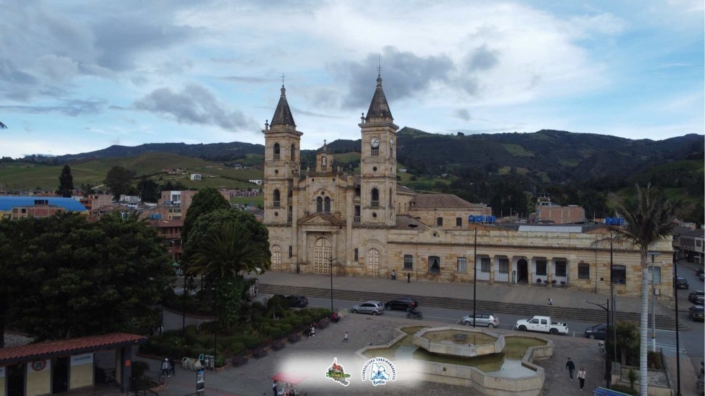 Foto: Iglesia San Juan Bautista de Villapinzón - Villapinzón (Cundinamarca), Colombia