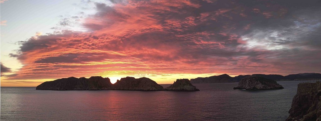 Foto: Atardecer de Marzo sobre las islas Malgrats - Santa Ponsa (Illes Balears), España