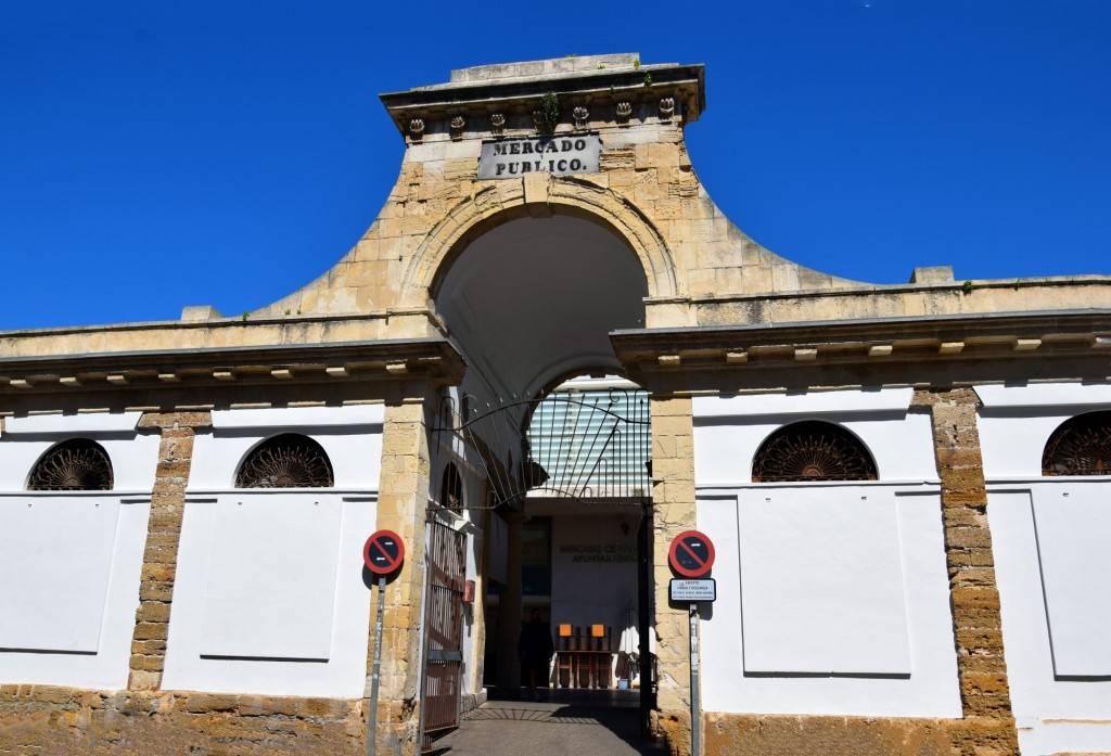 Foto: Entrada al Mercado Central desde la Plaza libertad - Cádiz (Andalucía), España