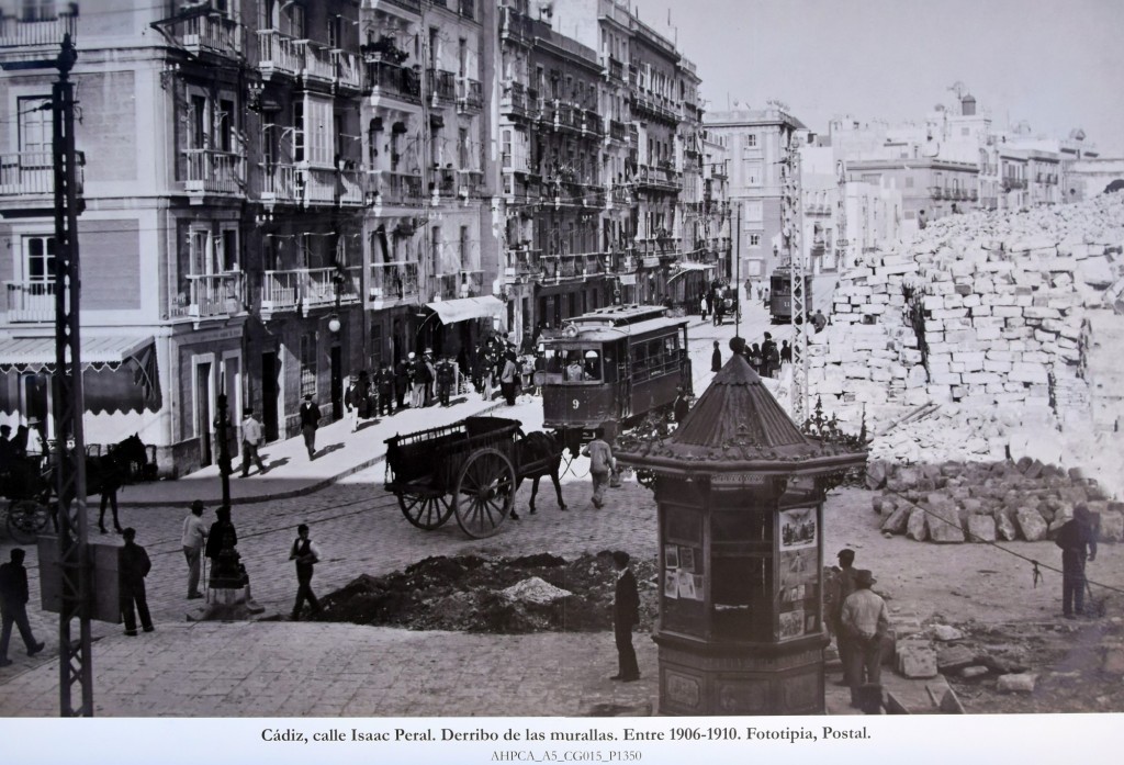 Foto: Derribos en Calle Isaac Peral. Año 1.906 - Cádiz (Andalucía), España
