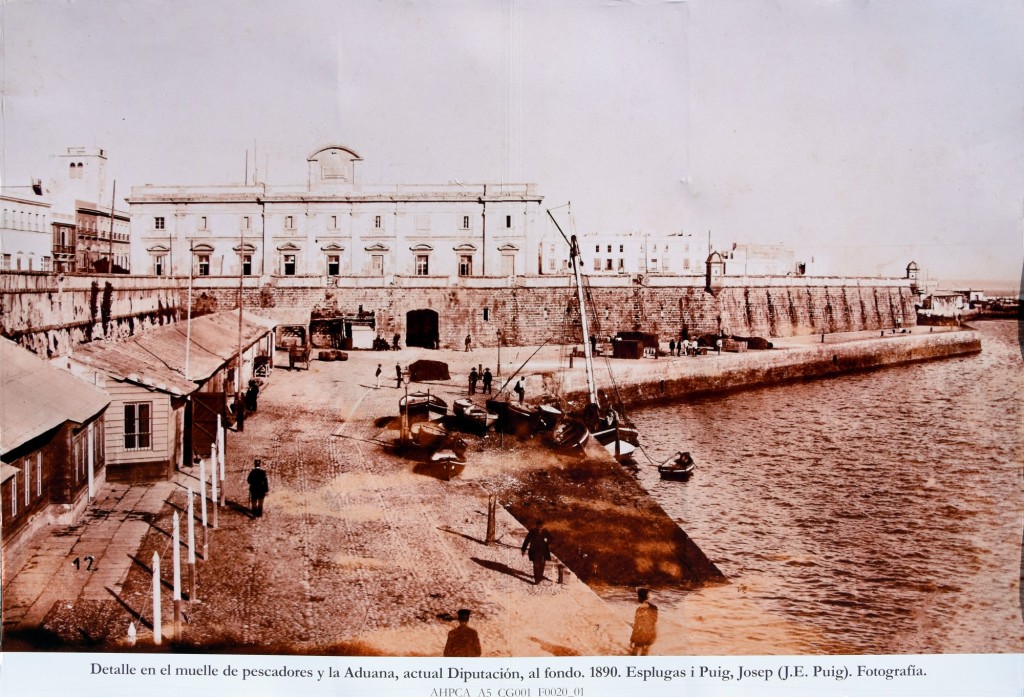 Foto: Muelle de pescadores y Aduanas,  Año 1890 - Cádiz (Andalucía), España