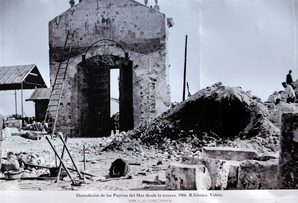 Foto: Trasera de las Puertas del Mar. Año 1.906 - Cádiz (Andalucía), España