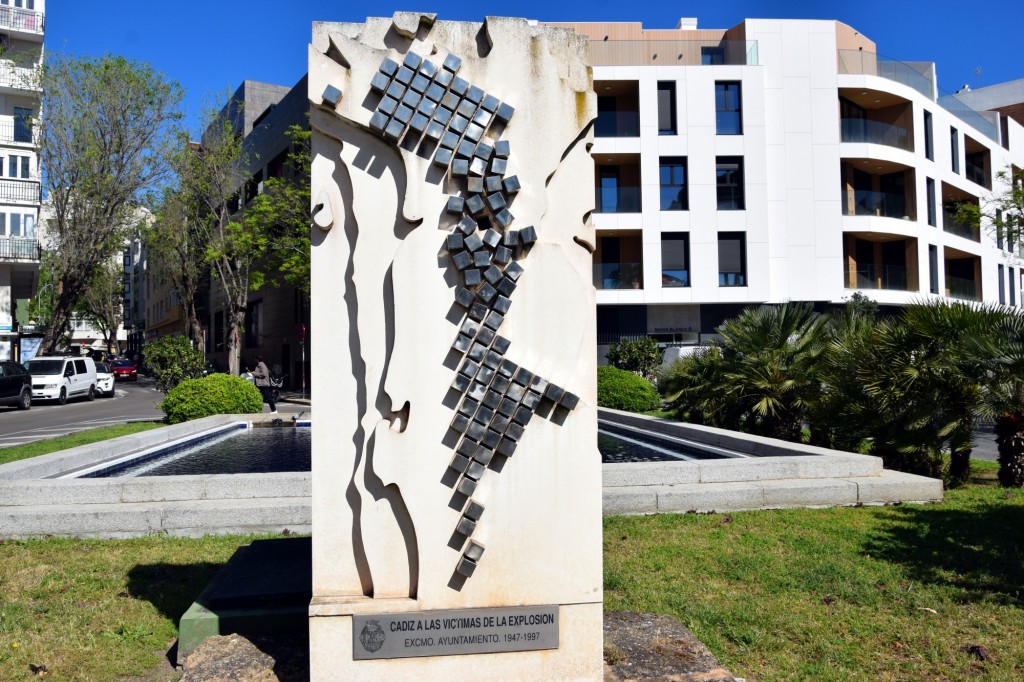 Foto: Glorieta Victimas de la Explosión de Cádiz - Cádiz (Andalucía), España