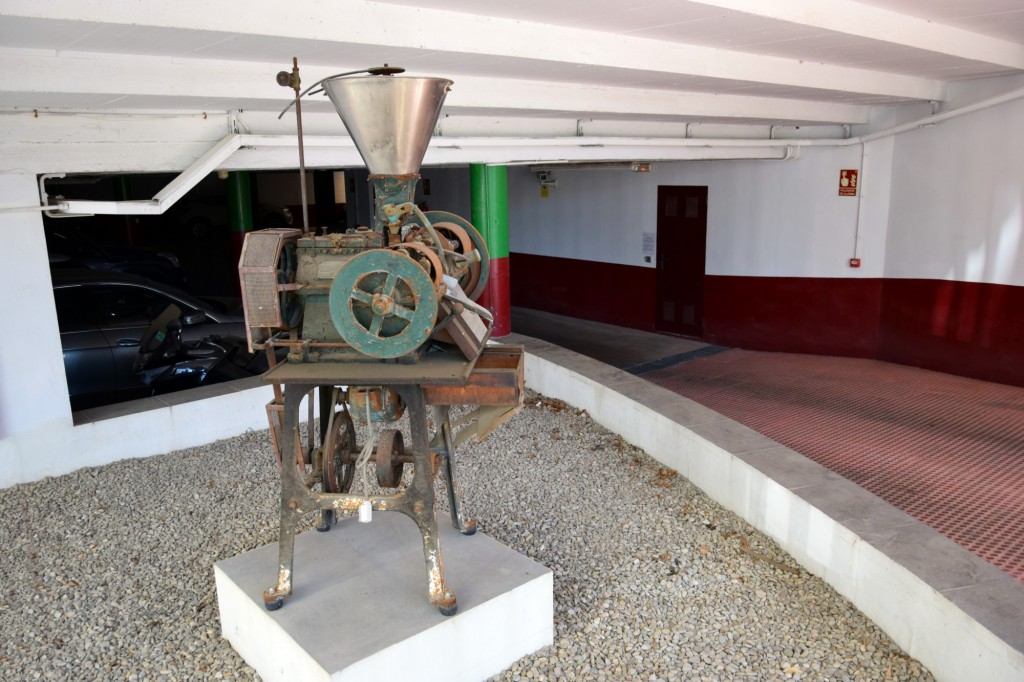 Foto: Máquina liadora de cigarrillos del año 1.920 - Cádiz (Andalucía), España