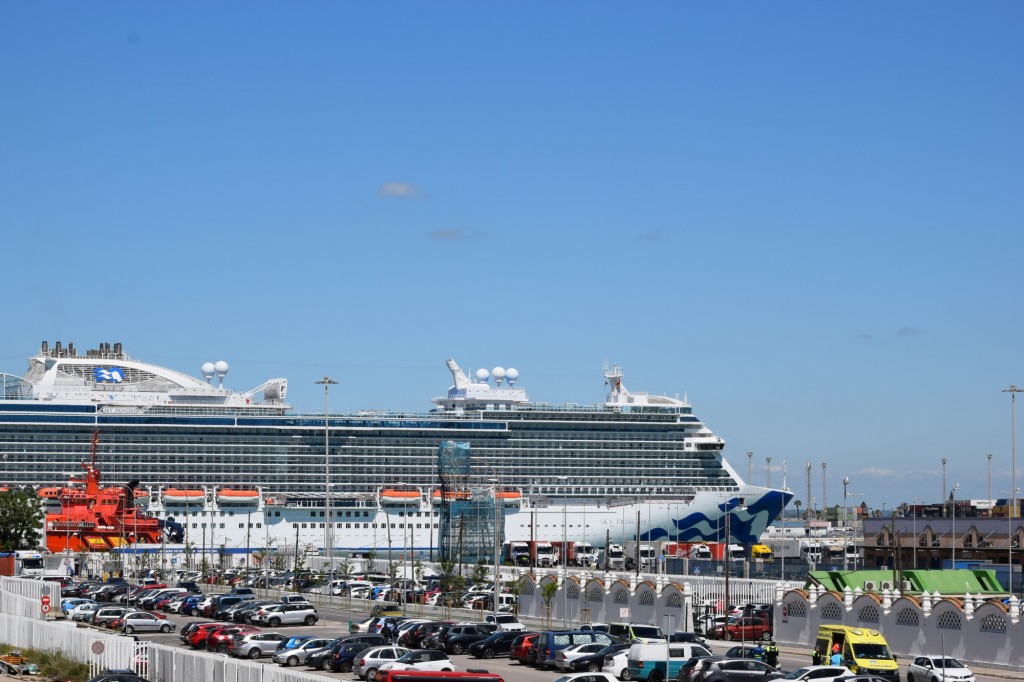 Foto: Crucero en el Muelle Marqués de Comillas - Cádiz (Andalucía), España