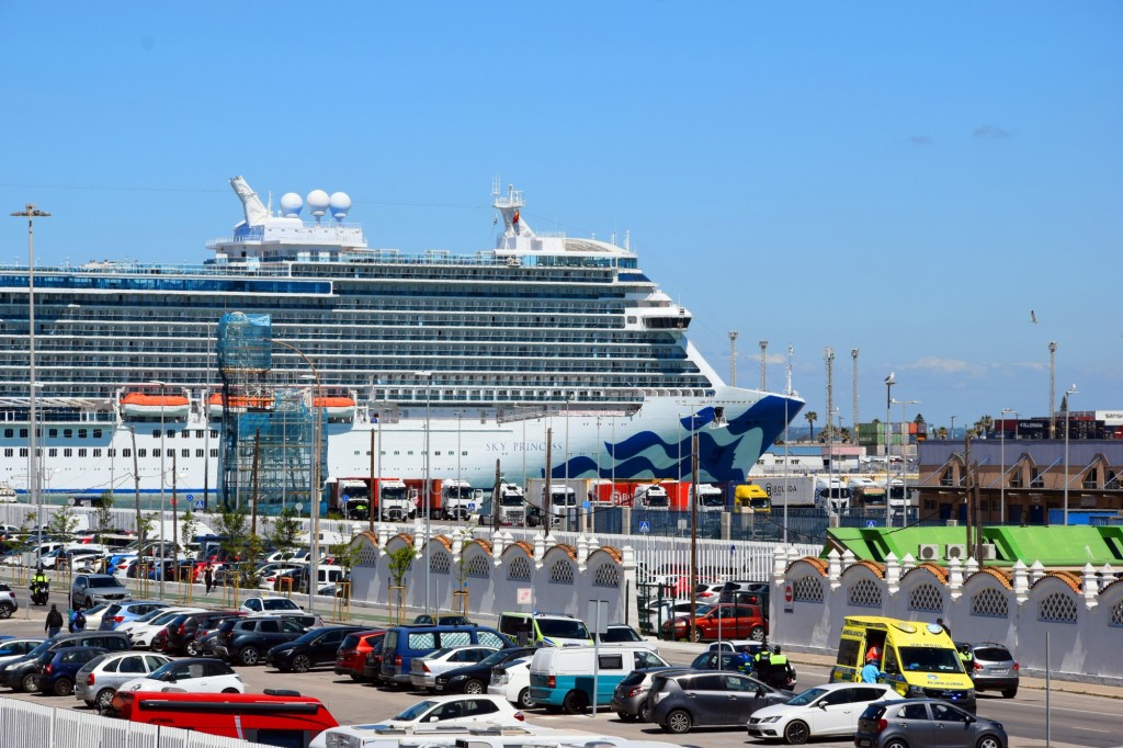 Foto: Crucero en el Muelle Marqués de Comillas - Cádiz (Andalucía), España