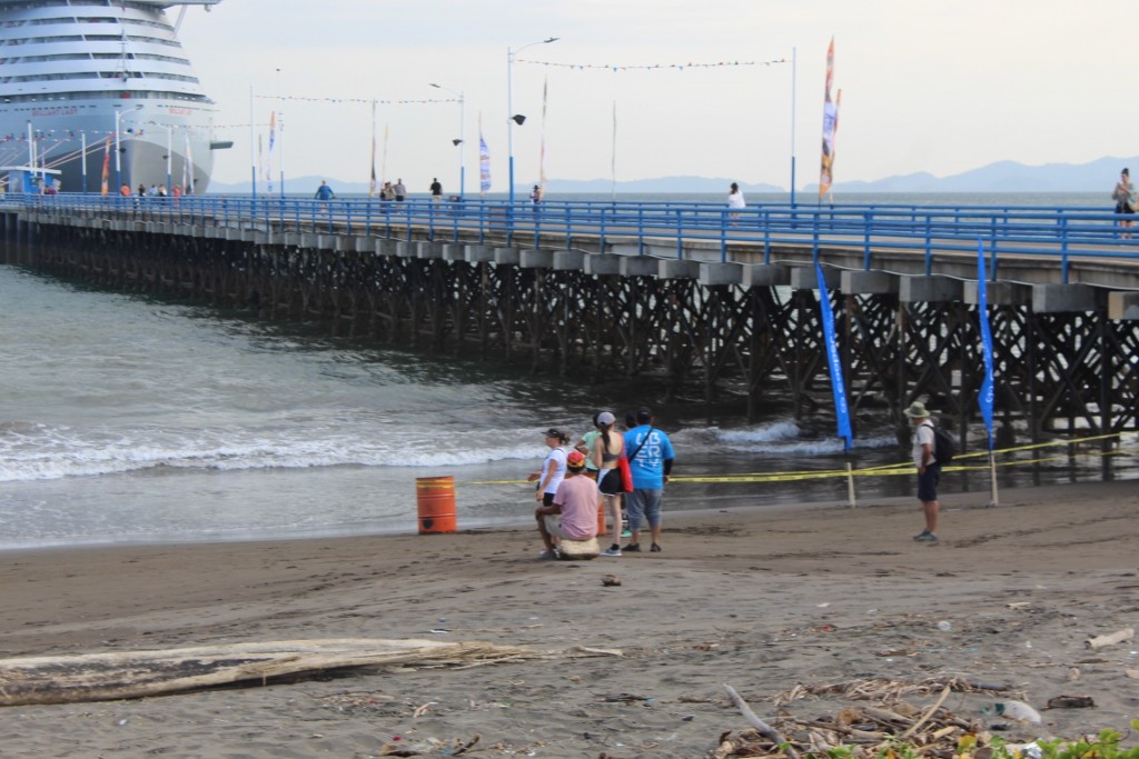 Foto de Playa central (Puntarenas), Costa Rica
