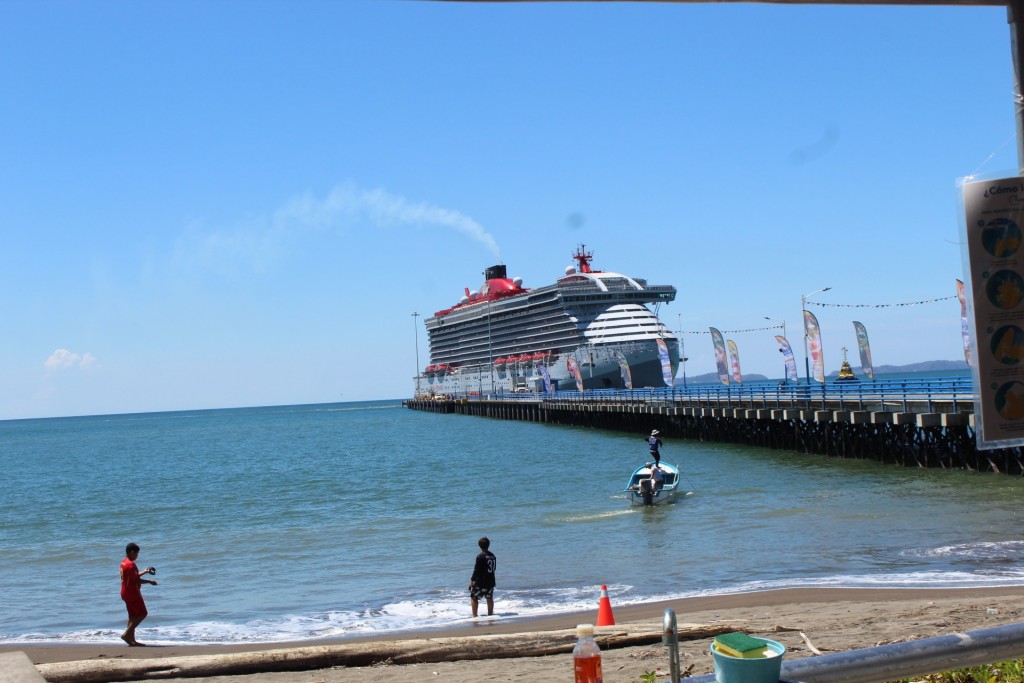 Foto de Playa central (Puntarenas), Costa Rica