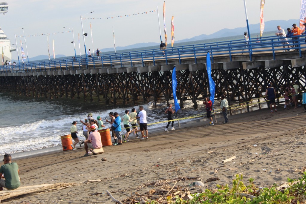 Foto de Playa central (Puntarenas), Costa Rica