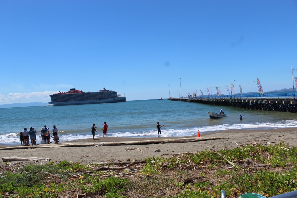 Foto de Playa central (Puntarenas), Costa Rica