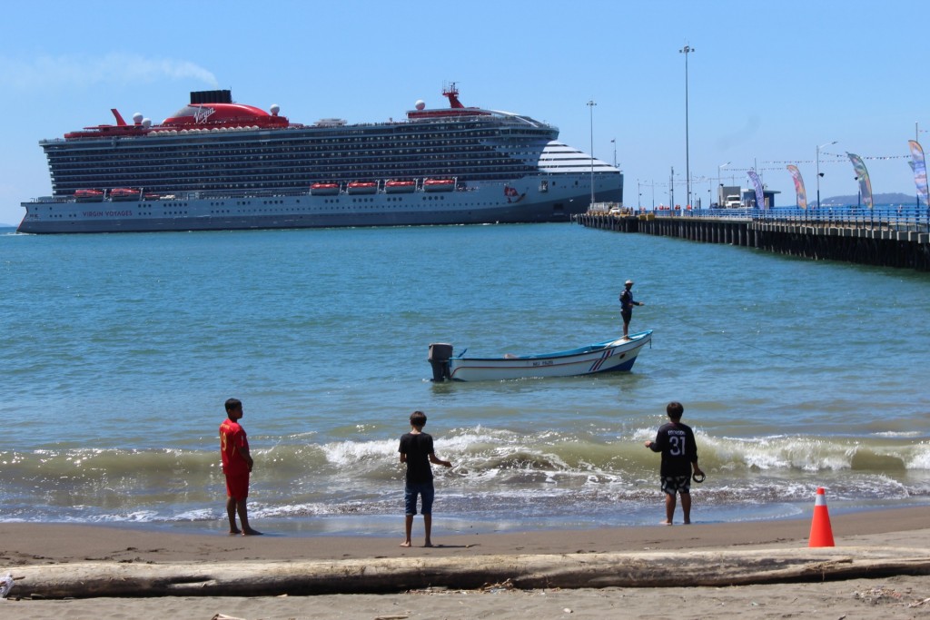 Foto de Playa central (Puntarenas), Costa Rica