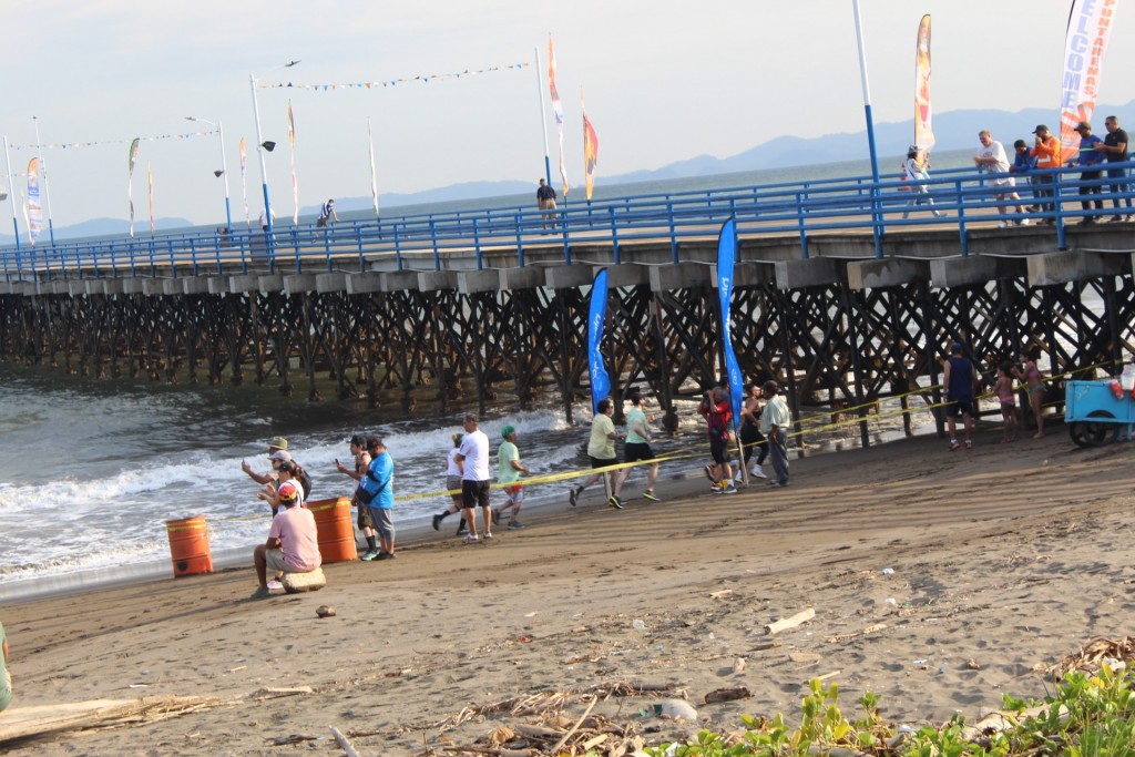 Foto de Playa central (Puntarenas), Costa Rica