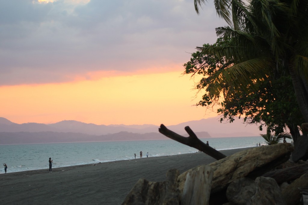 Foto de Playa central (Puntarenas), Costa Rica
