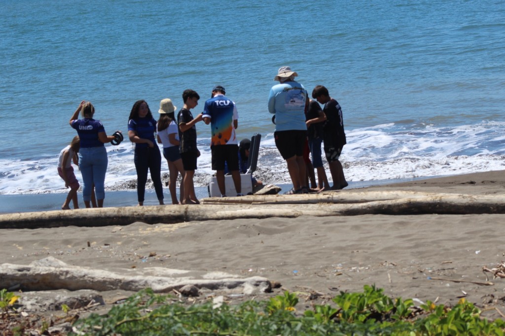 Foto de Playa central (Puntarenas), Costa Rica