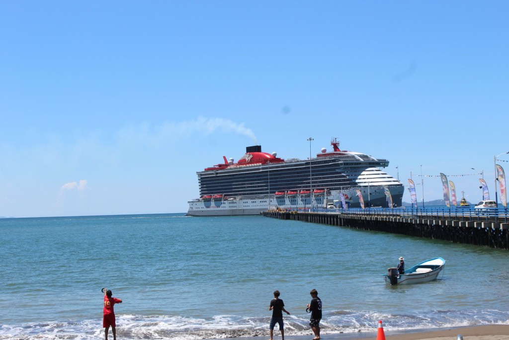 Foto de Playa central (Puntarenas), Costa Rica