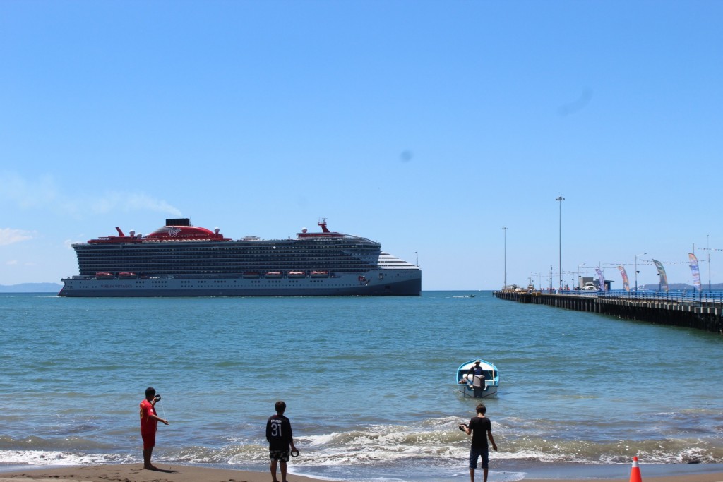 Foto de Playa central (Puntarenas), Costa Rica