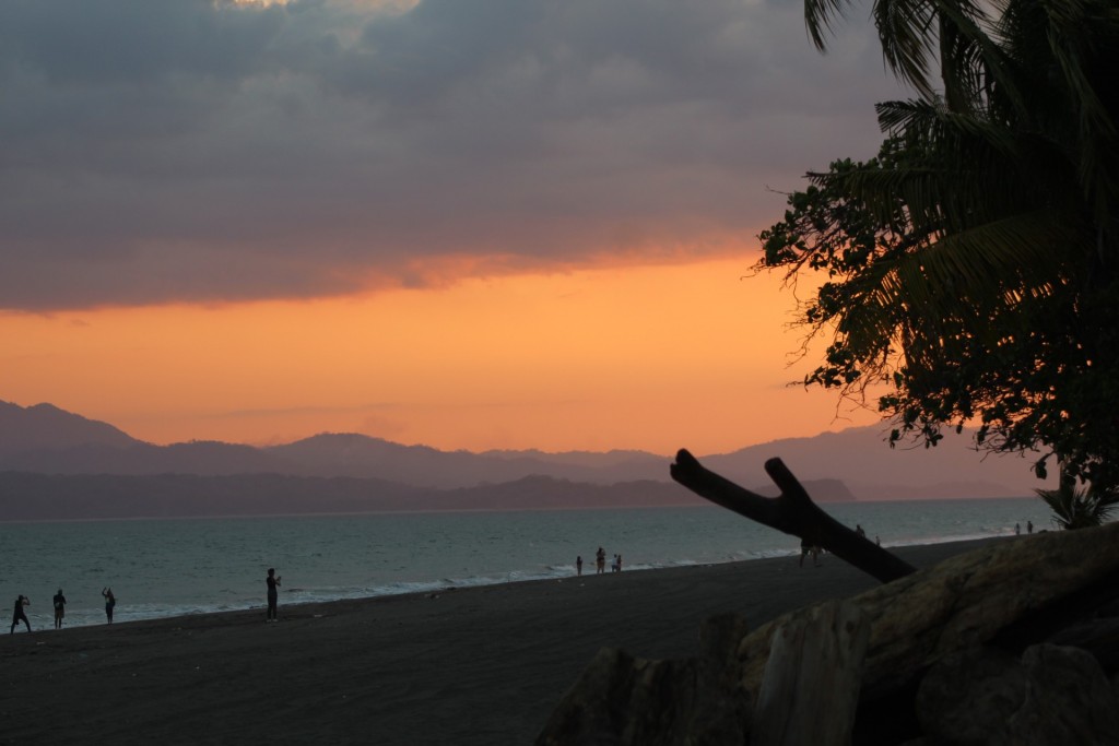 Foto de Playa central (Puntarenas), Costa Rica