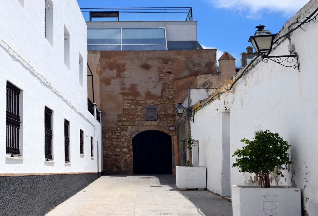 Foto: Entrada al Castillo de los Guzmanes por el Altozano - Trebujena (Cádiz), España