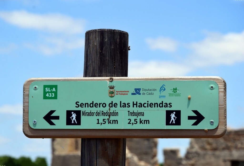 Foto: Direcciones y distancias - Trebujena (Cádiz), España