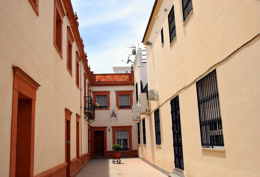 Foto: Edificio Mantón de Manila - Carrión de los Céspedes (Sevilla), España