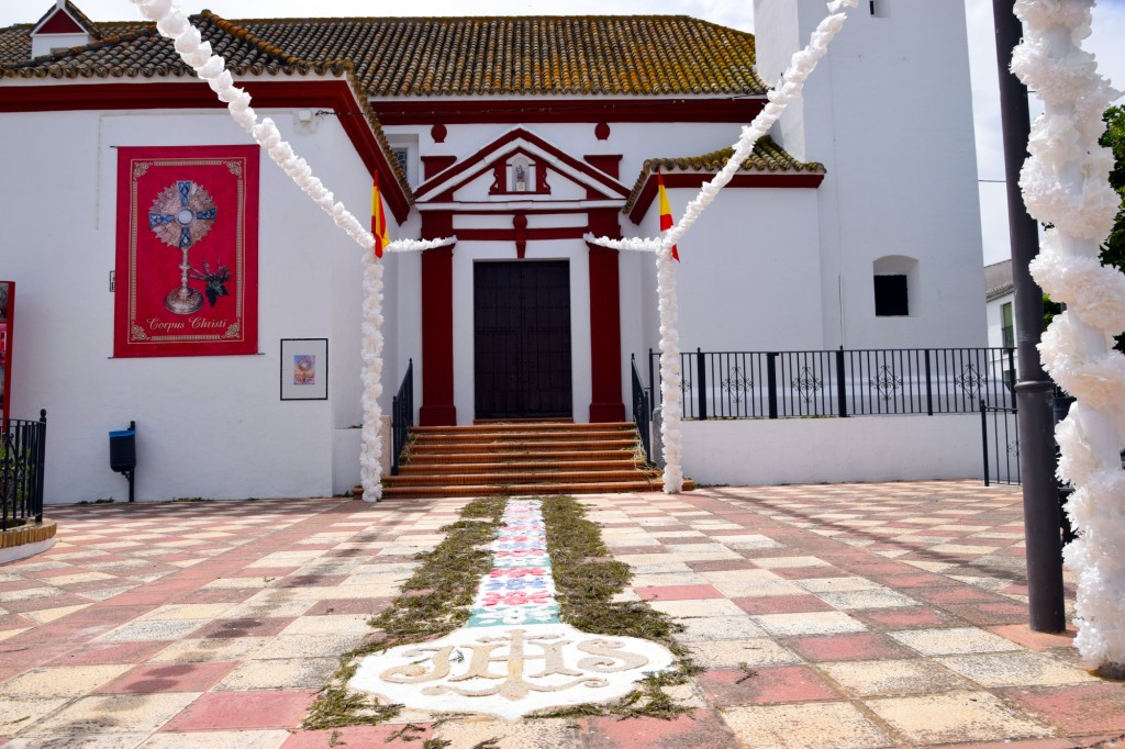 Foto: Entrada decorada de la Iglesia - Castilleja del Campo (Sevilla), España