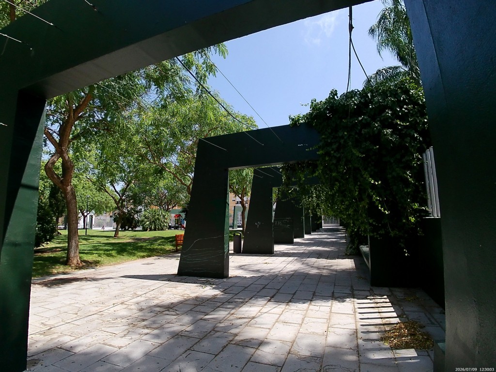 Foto: Pérgolas en la Plaza de las Esculturas - San Fernando (Cádiz), España