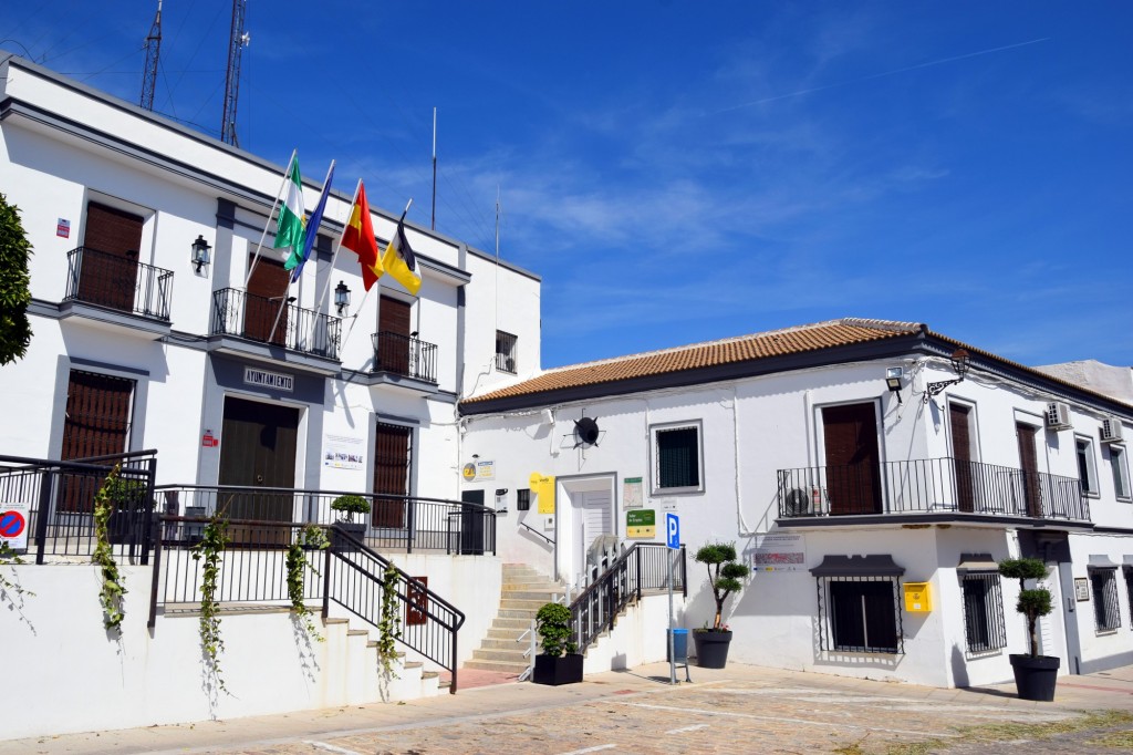Foto: Biblioteca Municipal José Fadrique Fernandez y el Ayuntamiento - Escacena del Campo (Huelva), España