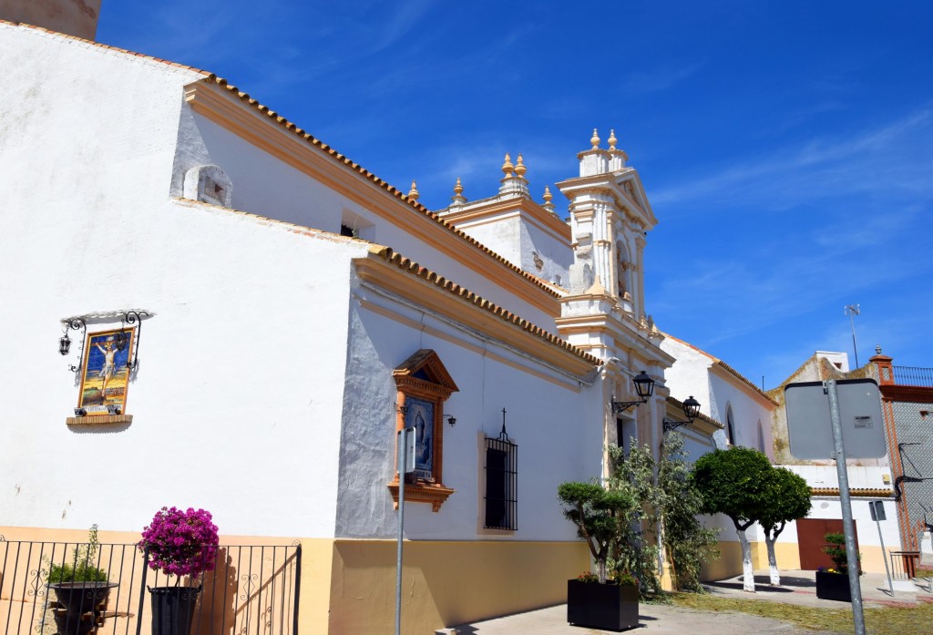 Foto: Lateral de la Iglesia por la calle Virgen de Luna - Escacena del Campo (Huelva), España
