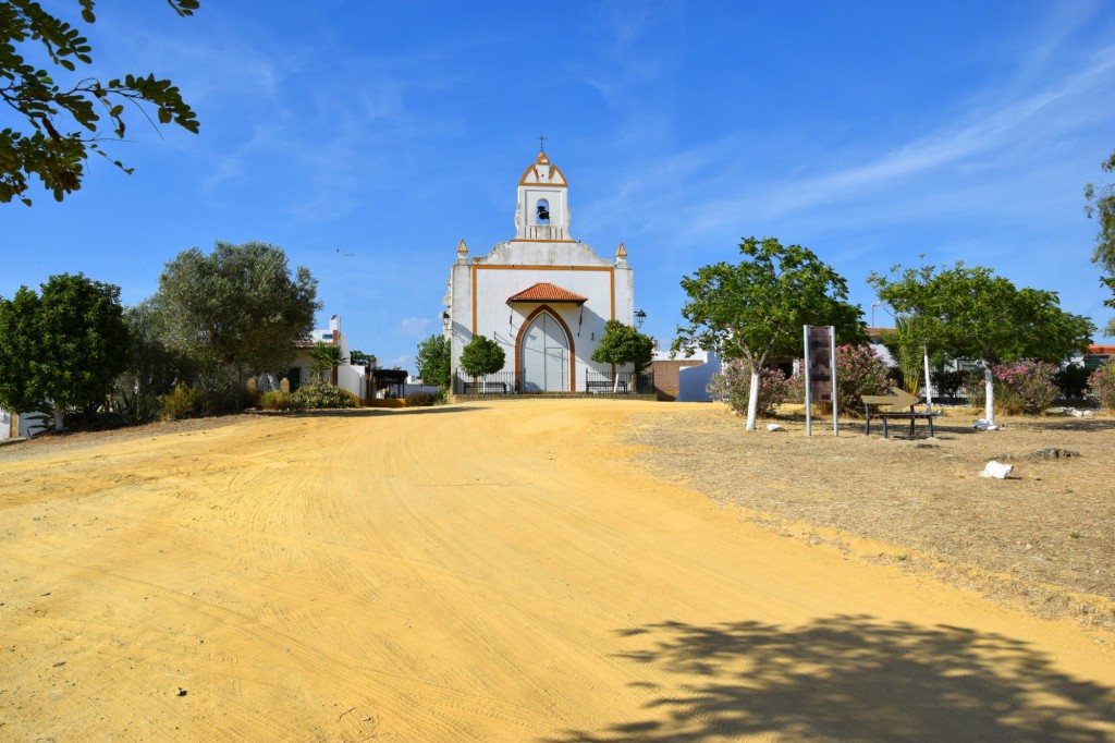 Foto: Explanada de la Ermita - Aldea de Tujena (Huelva), España
