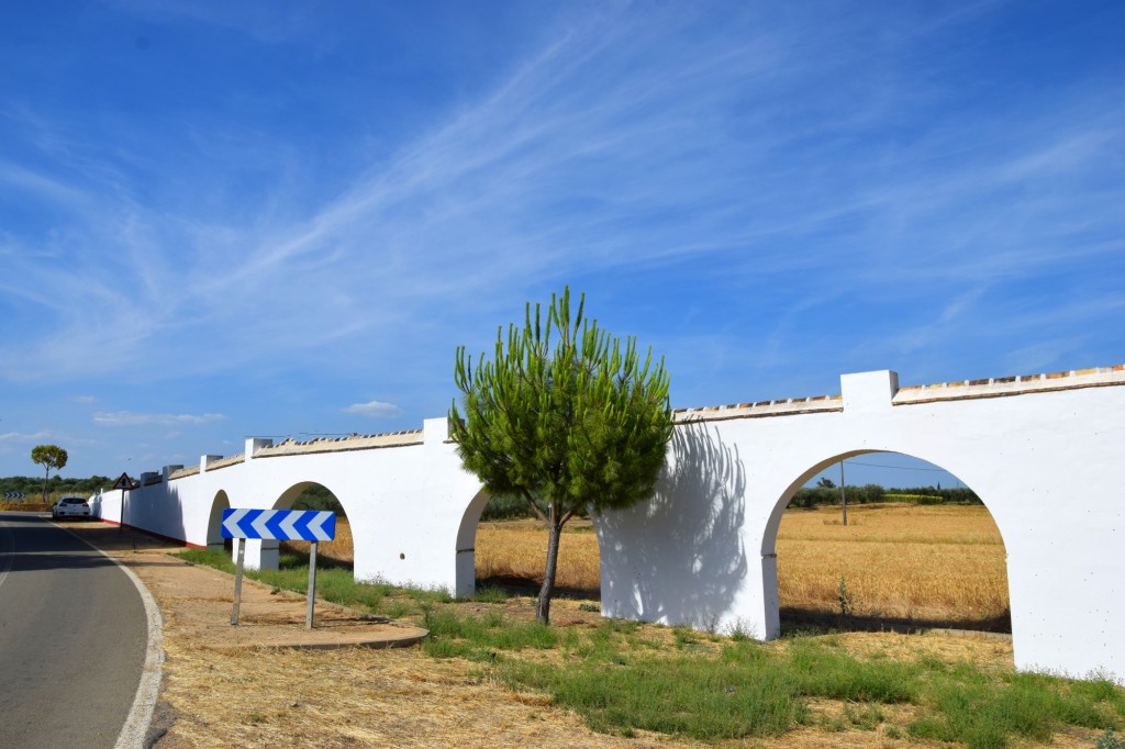 Foto: Tambien llamado Acueducto Alpizarejo-Itálica - Aldea de Tujena (Huelva), España