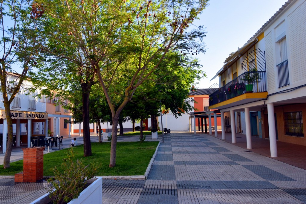 Foto: Plaza del Comercio - El Trobal (Sevilla), España
