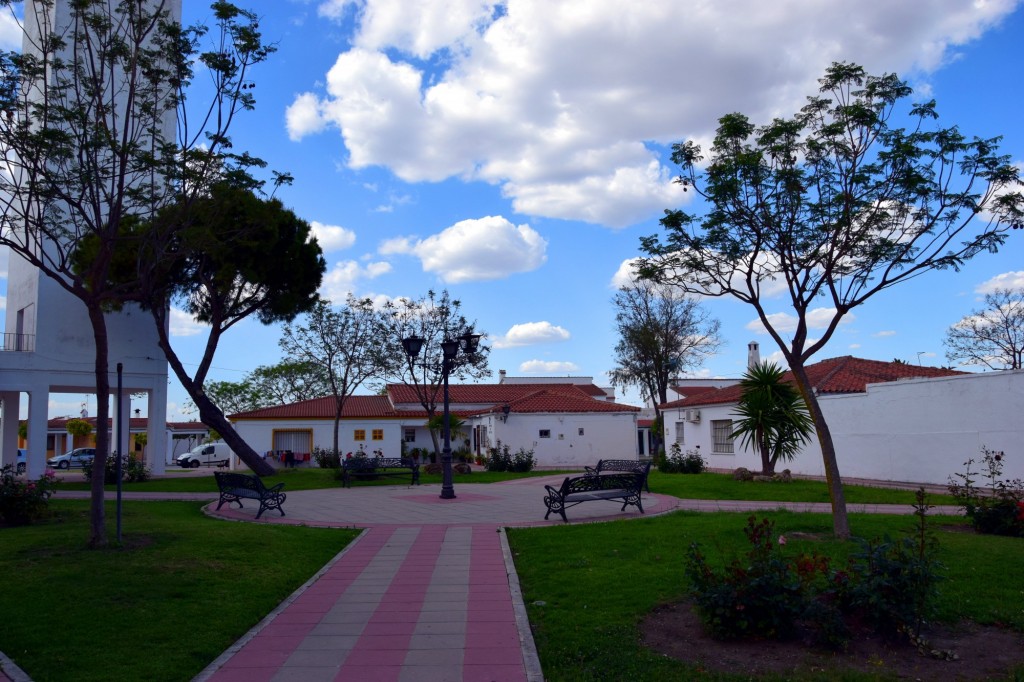 Foto: Plaza Parroco Carlos M. González Santillana - Marismillas (Sevilla), España