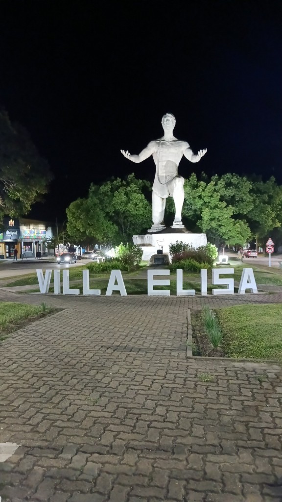 Foto: imagen plaza central villa elisa - Villa Elisa (Entre Ríos), Argentina