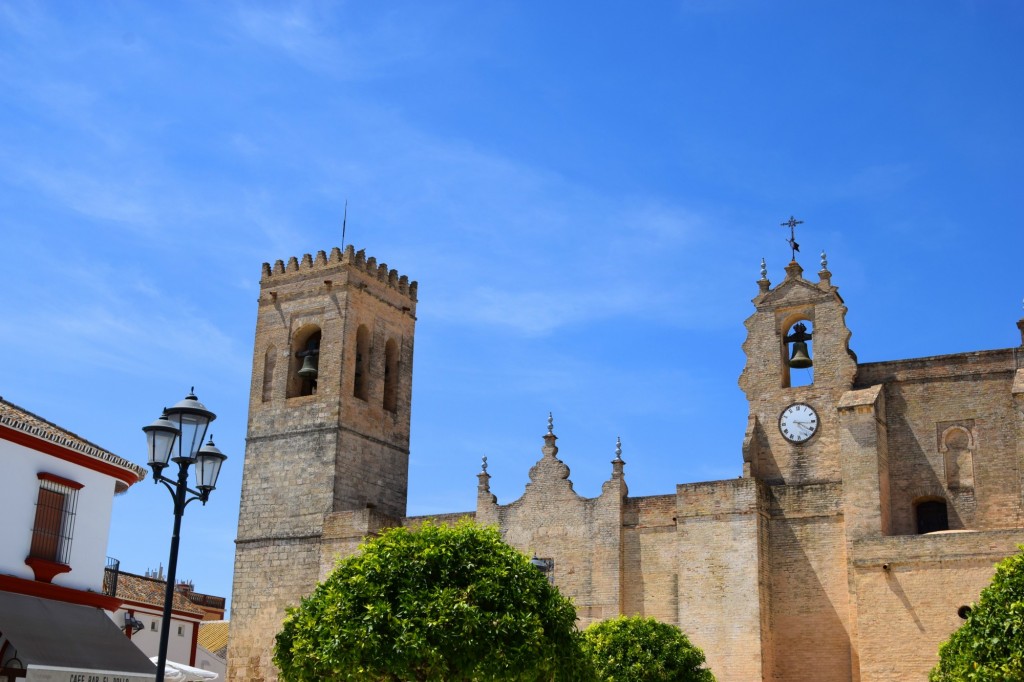 Foto: Torre y campanario con reloj de San Bartolomé - Villalba del Alcor (Huelva), España