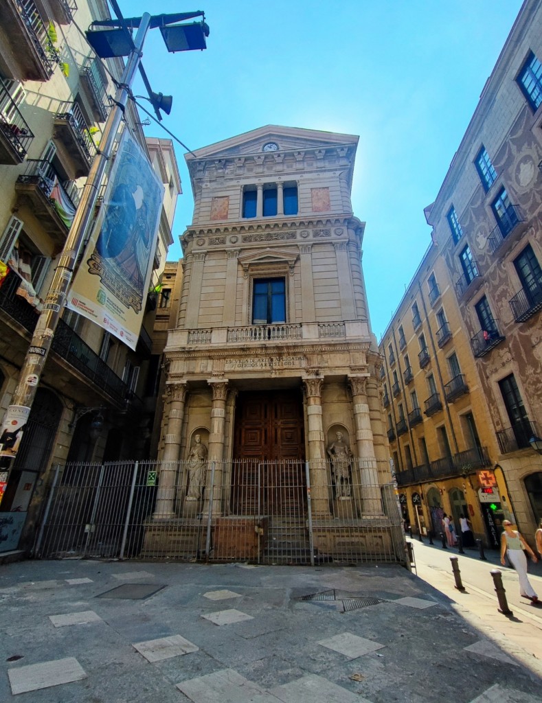Foto: Antigua Escuela de Artes Aplicadas y Oficios Artísticos - Barcelona (Cataluña), España