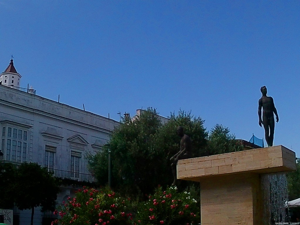 Foto: Hombres sobre el pedestal - Jeréz de la Frontera (Cádiz), España