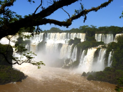 Foto: Panorámica de los saltos. - Cataratas del Iguazú (Misiones), Argentina