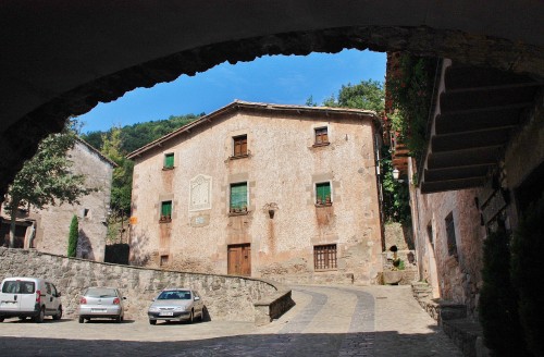 Foto: Recinto medieval - Sant Privat d´en Bas (La Vall d´en Bas) (Girona), España