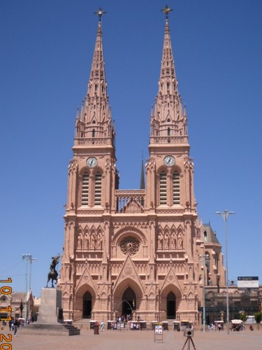 Foto: Basilica De Lujan - Carlos Tejedor (Buenos Aires), Argentina
